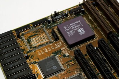 China semiconductor advanced microchip - 中国、半導体先進プロセス能力25倍増へ!?制裁下で挑む「技術独立」の野望