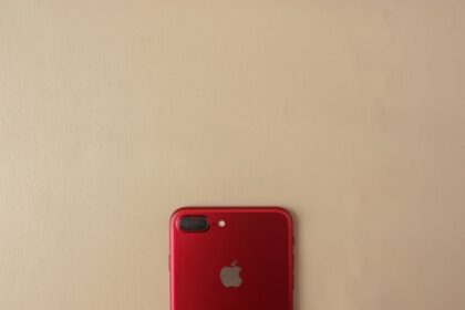 Folding iPhone Foldable smartphone concept - Apple初の折りたたみiPhone Fold、2026年秋に登場か？業界を再定義する衝撃