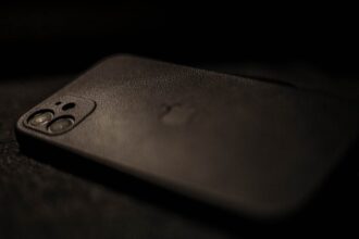 foldable iPhone futuristic smartphone - Apple折りたたみiPhone「iPhone Fold」登場間近か？ 中国テクノロジー株高騰の背景