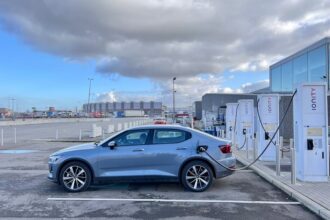 EV charging station Battery swap station - BYD李雲飛氏、EV充電論争に終止符？「どちらも素晴らしい、目指すは同じ未来」