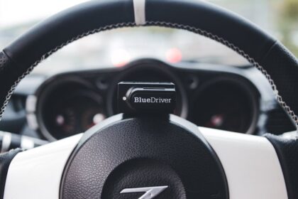 Chinese smart car Vehicle diagnostic screen - 中国、自家用車「車検廃止」へ？技術革新が切り拓く未来