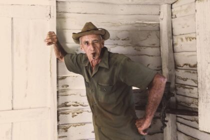 Elderly handsome fighter Rugged anime character old - KOF草薙京、80歳でもイケメンすぎ！漫画新章で渋み増した姿にファン熱狂