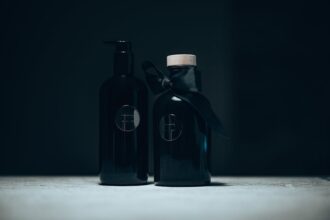 Moutai bottle Luxury Baijiu bottle - 中国「春節」明け、高級白酒「茅台酒」が異例の価格下落！その背景を探る