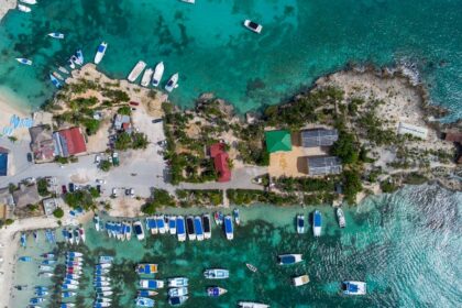 Billionaire couple, Luxury yacht - Amazonベゾス、第二の春を謳歌！超豪華婚と巨額資産の今