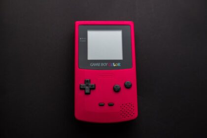 Chinese New Year firecrackers Retro game console - 春節の爆竹とゲームの記憶：変わりゆく時代の中の「存在」