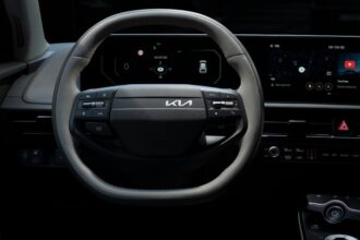 autonomous EV, AI driving interface - Xpeng P7新型、AI駆動L4級スマート運転「第2世代VLA」搭載で進化！