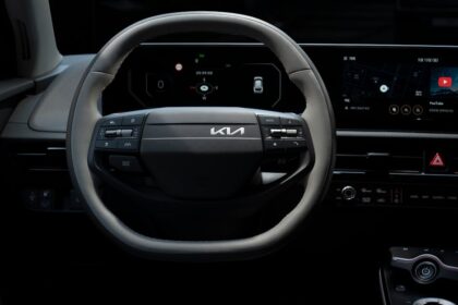 autonomous EV, AI driving interface - Xpeng P7新型、AI駆動L4級スマート運転「第2世代VLA」搭載で進化！