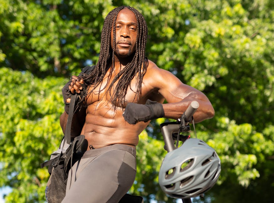 shirtless muscular man athletic shirtless man - 【バイオハザード】レオン、まさかの裸体Modで登場！ファンの期待は「さらなる筋肉」？