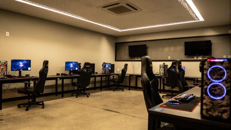 Epic Games Store, PC gaming setup - Epic Gamesストアで豪華無料ゲームが2本！合計100元超えの価値！