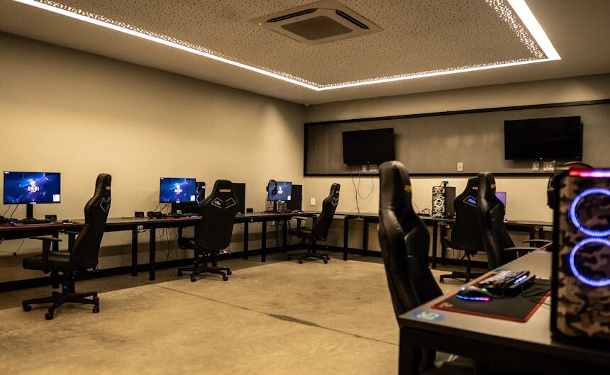 Epic Games Store, PC gaming setup - Epic Gamesストアで豪華無料ゲームが2本！合計100元超えの価値！