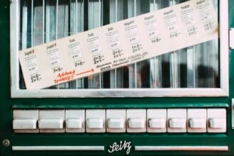 CPAP machine Man using CPAP - 連続事故は悪魔の仕業？中国男性を救った睡眠テクノロジー