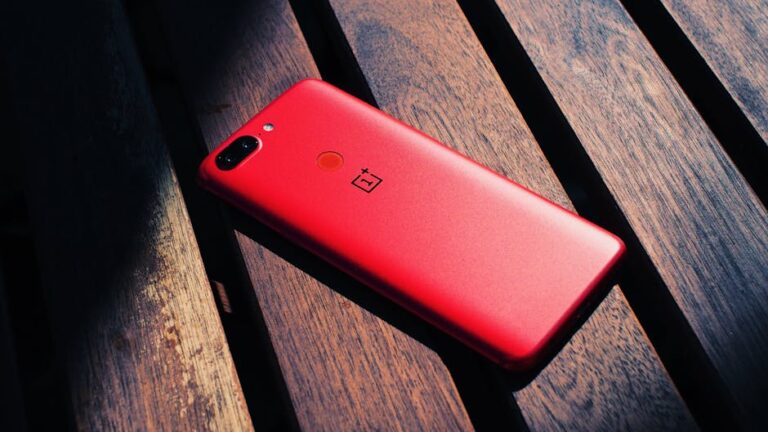 OnePlus phone Flagship smartphone - OnePlus 15T深度レビュー:小型フラッグシップの常識を覆す究極の性能とバッテリー