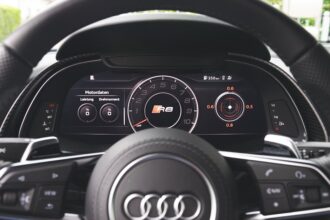 Audi EV HUAWEI in-car display - Audi A6L e-tronが中国市場に登場!HUAWEI智駕システム搭載でEVの未来を再定義