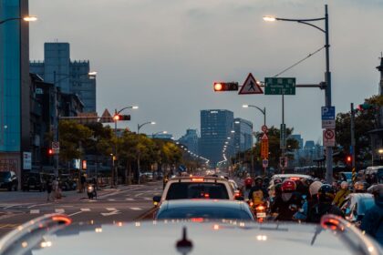 stopped robotaxis - 中国・武漢で自動運転タクシー集団停止!安全性に警鐘