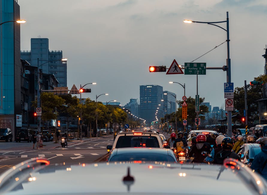 stopped robotaxis - 中国・武漢で自動運転タクシー集団停止!安全性に警鐘