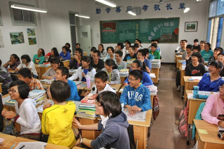 Chinese school students Old Chinese alley night - 中国の怪談、そして心の変化：筆者が辿る少年時代の記憶