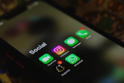 WeChat app screen SCRM dashboard - 中国「私域管理」が変革する顧客戦略：WeChatとSCRMでブランドロイヤルティを築く