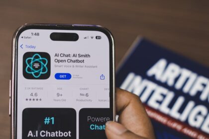 AI chatbot screen - AI乙女ゲーム『EVE』深掘り：感情と安全距離を両立するカスタマイズ体験
