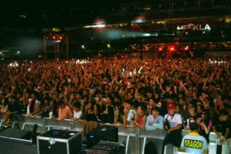 Chinese concert stage, Concert audience cheering - 『小苹果』の筷子兄弟、約20年ぶり大規模ツアー発表!中国SNS熱狂「青春が戻った」