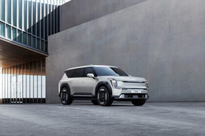 Electric SUV AI Car Technology - 中国EV最前線:新型SUVからAIハイブリッドまで、技術革新の波を追う