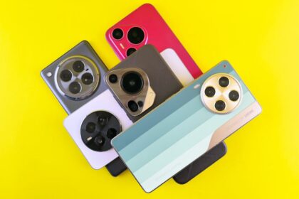 futuristic smartphone multiple flagship smartphones - 2026年スマホ戦線異状あり！次世代「Ultra」モデル徹底比較