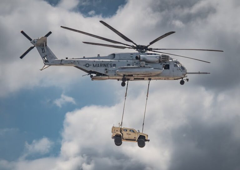 Heavy-lift drone - DJI、積載量200kg級新型ドローン2機種発表！物流と農業を変革