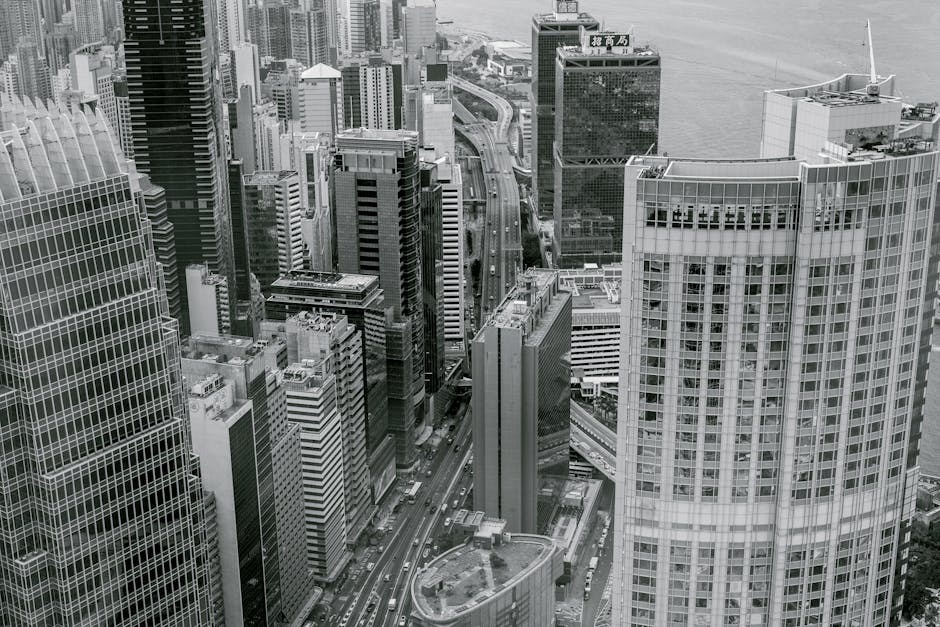 Hong Kong financial district, Female CEO - 香港REIT『冠君産業信託』CEO侯迅氏が2026年退任