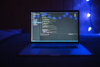 exhausted game developer late night coding - 中国ゲーム業界の過酷な労働実態：プロたちが語る健康危機