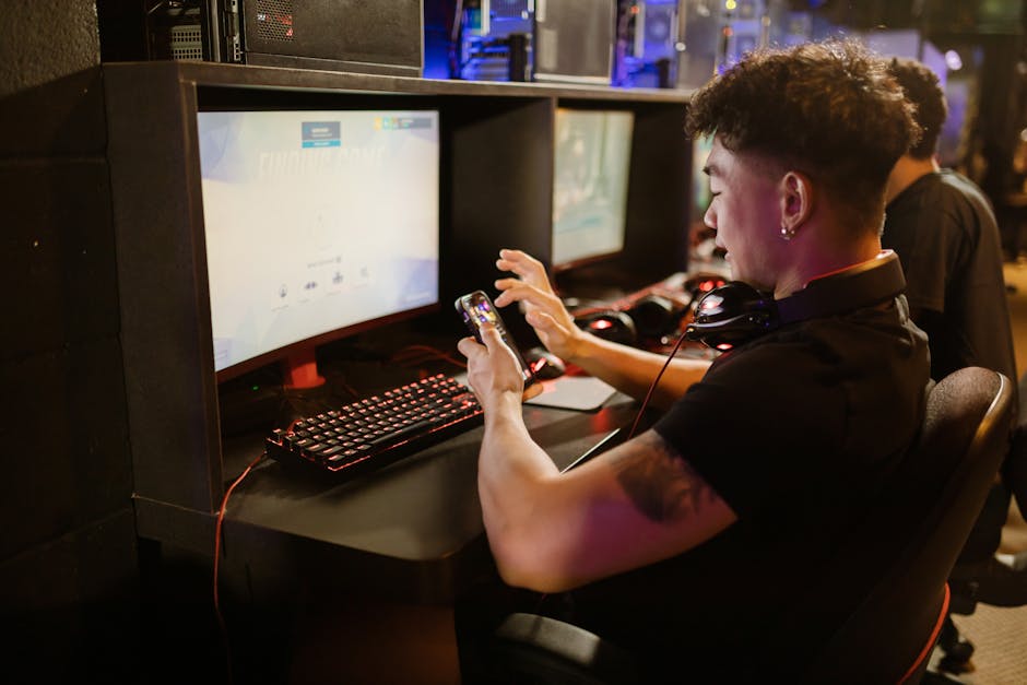 mobile game interface person playing mobile game - 『洛克王国：世界』iOS売上1位！1500万ユーザーを魅了する秘密