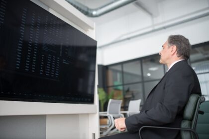China financial data dashboard Chinese tech office data screen - 中国経済の深層を解き明かす！財新データ通が拓く情報活用の新境地