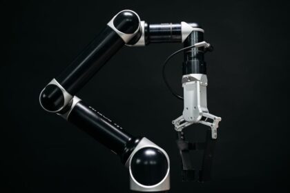humanoid robot hand precision robot hand - テスラOptimusロボットハンド、精密作業の壁に挑むも特許放棄！マスク氏が明かす困難