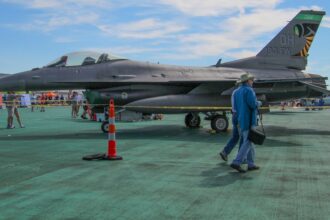 F-16 fighter jet UFO - 衝撃映像公開!米空軍F-16がUFOを撃墜か?