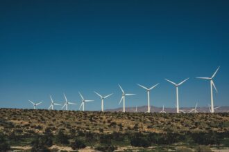 Wind turbines, Stock market surge - 中国の新エネルギー企業N振騰、北交所上場初日に185%急騰！風力発電部品の躍進