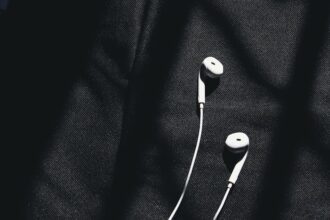 kintsugi earphones - Shokz OpenDots 2にBvlgariデザイナー監修の「金継ぎ」アート限定版が登場！