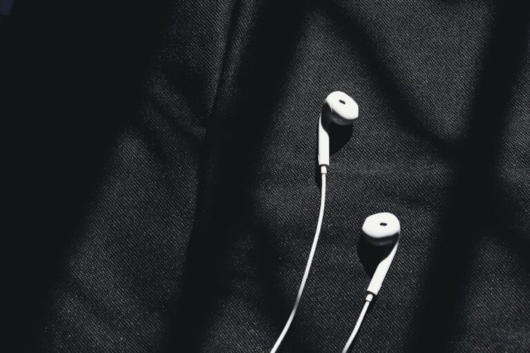 kintsugi earphones - Shokz OpenDots 2にBvlgariデザイナー監修の「金継ぎ」アート限定版が登場！