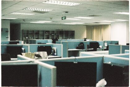 Modern Chinese tech office - 中国テック企業の「週休2日」が贅沢品に？新しい働き方で人材確保へ