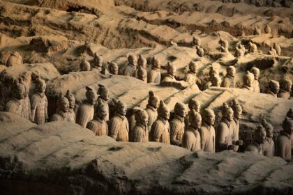 Archaeological excavation site Ancient Chinese artifacts - 中国5000年の謎を解く鍵！鄭家溝遺跡が示す「多元一体」文明の起源