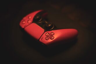 Horror video game Dark game atmosphere - 『ダーク・ピクチャーズ』新作「8020指令」メディア評価解禁！Metacritic71点の評価、賛否両論の行方は？