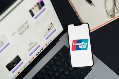 WeChat app security Online fraud prevention - WeChat、年金詐欺に厳格対応！偽情報拡散アカウントを一掃