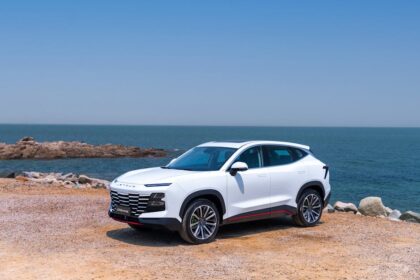 Xiaomi SUV spy shot - シャオミ初の増程SUV、最新スパイショットでブランド戦略に変化！ロゴは『小米』で確定か