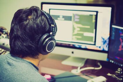 Indie game developer Game development coding - 『以撒の結合』から新作へ:ローグライク開拓者の苦悩と挑戦