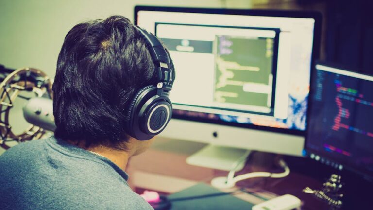 Indie game developer Game development coding - 『以撒の結合』から新作へ:ローグライク開拓者の苦悩と挑戦