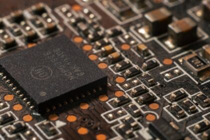 semiconductor chip AI chip design - AIが拓く半導体EDAの未来：設計フロントエンドの進化と課題