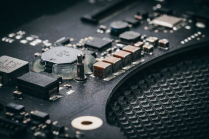 iPhone camera, semiconductor chip - iPhone 18 Pro Maxが変革！チップとカメラの大進化で新時代へ
