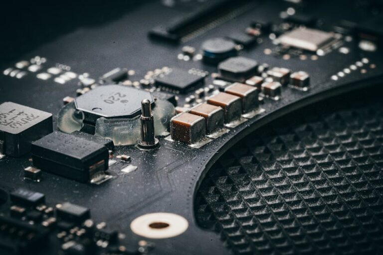 iPhone camera, semiconductor chip - iPhone 18 Pro Maxが変革！チップとカメラの大進化で新時代へ