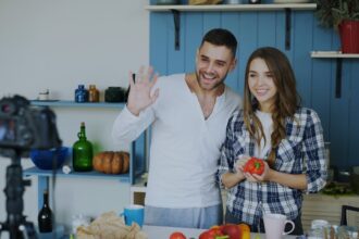 Chinese influencer Social media couple - 「愛はあなただから」中国人気インフルエンサー鄭艷姿、大胆な新恋人発表がSNSを席巻
