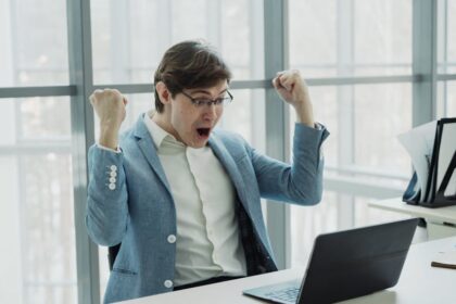 AI career success - ファーウェイ社員、AI転身で年収2000万円突破!技術が変えるキャリアの未来