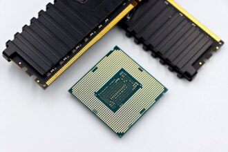 RAM stick semiconductor chip - DDR6メモリ、速度倍増で2028年登場か？開発本格化の裏側