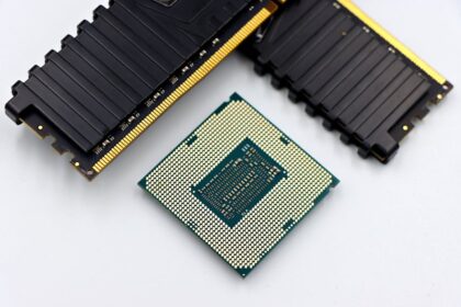 RAM stick semiconductor chip - DDR6メモリ、速度倍増で2028年登場か？開発本格化の裏側