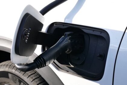 solid-state battery EV fast charging - 中国科学院が新型全固体電池発表!エネルギー密度2倍、3分充電でEV革命へ